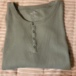 EUC Hollister Waffle Knit Thermal Henely in Small. Light Green.